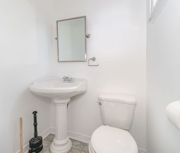 For Lease - 122 Moregate Crescent, Brampton, Ontario - Photo 4