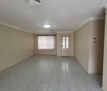 3 Bedroom villa with gas cooking & tiled living areas - Photo 6