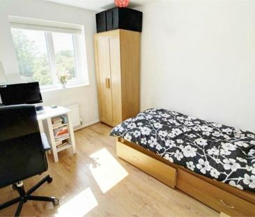 3 bedroom detached house to rent - Photo 2