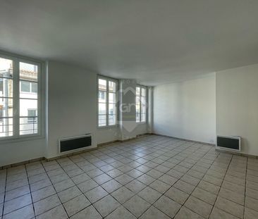 APPARTEMENT 3 PIECE AVIGNON CENTRE-VILLE, - Photo 1