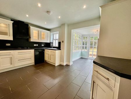 3 bedroom semi-detached house to rent - Photo 4