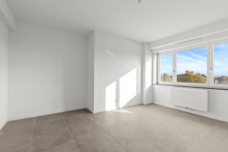 Volledig gerenoveerd GELIJKVLOERS appartement in Ronse! - Foto 2