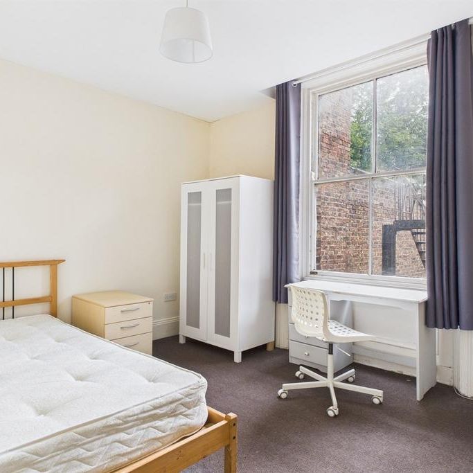4 bedroom property to rent - Photo 1