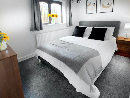 2 Bed, Apartment - Photo 4