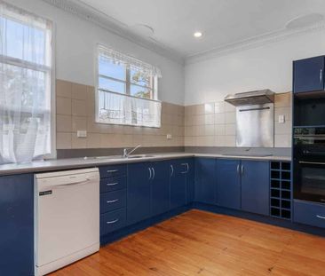 Spacious 3 bedroom home in Glenholme - Photo 3