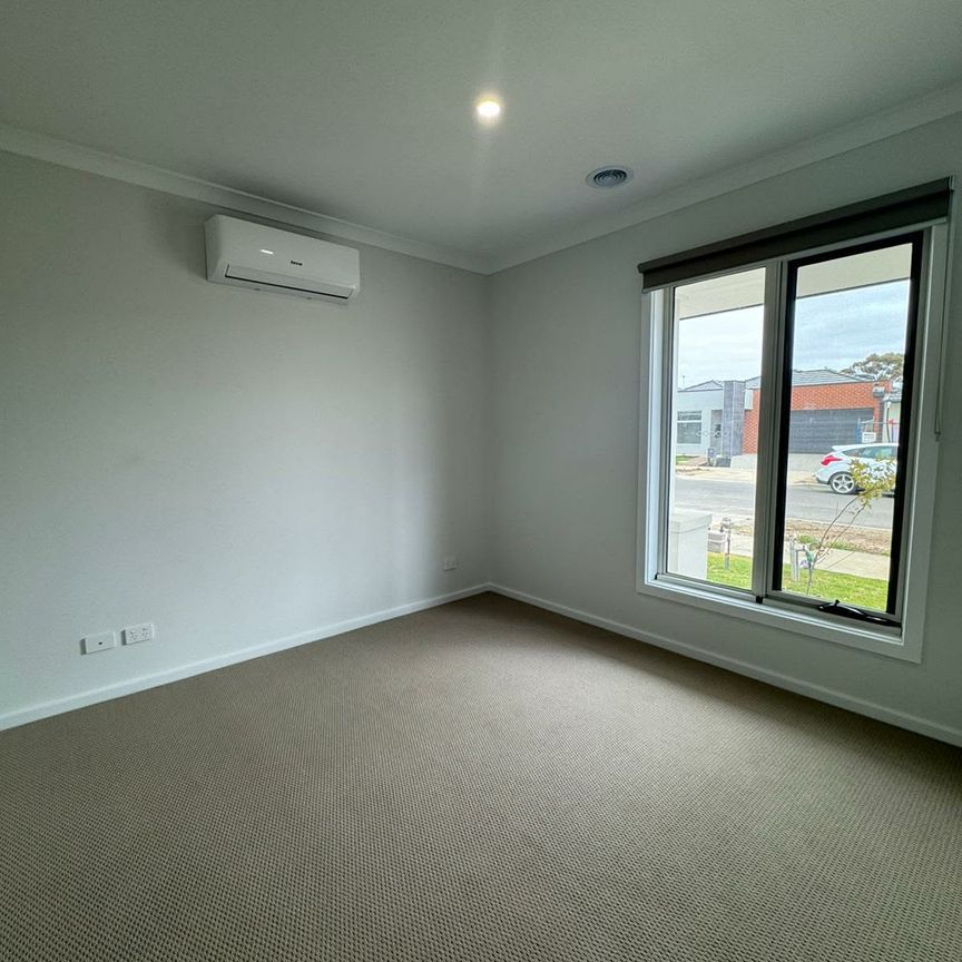 10 Buttercup Crescent, Armstrong Creek VIC 3217 - House For Rent | Domain - Photo 1