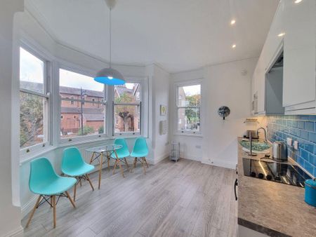 2 bedroom flat to rent - Photo 2