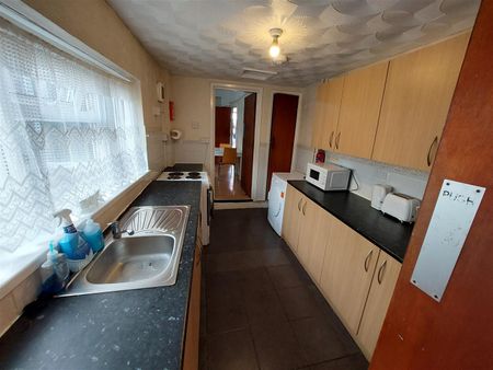 4 Bed House To Let On Brook Street, Pontypridd - Photo 4