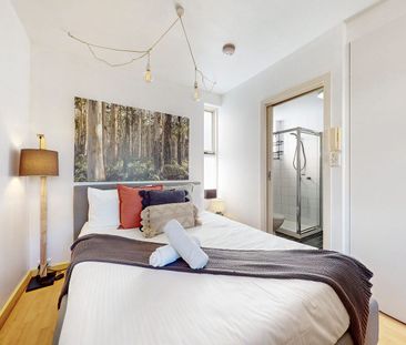 MODERN FULLY FURNISHED APARTMENT - Photo 2