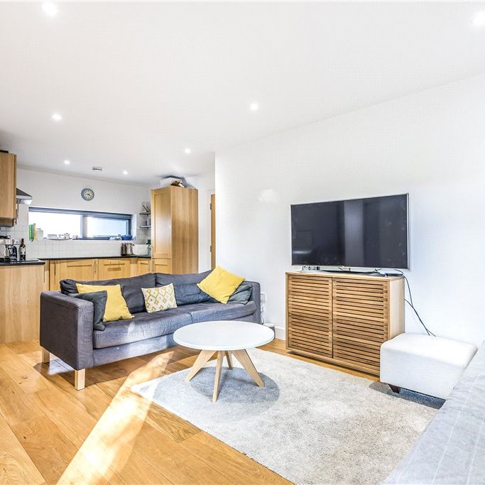 Long Lane, London, SE1 4PR - Photo 1