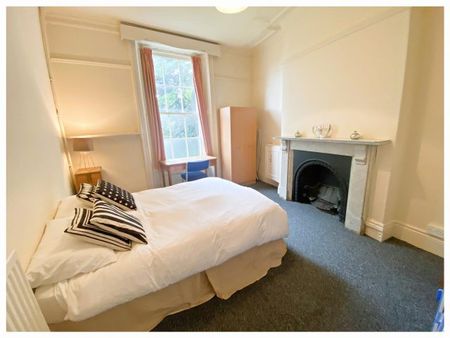 13 Broomgrove Crescent, Broomhill - Photo 4