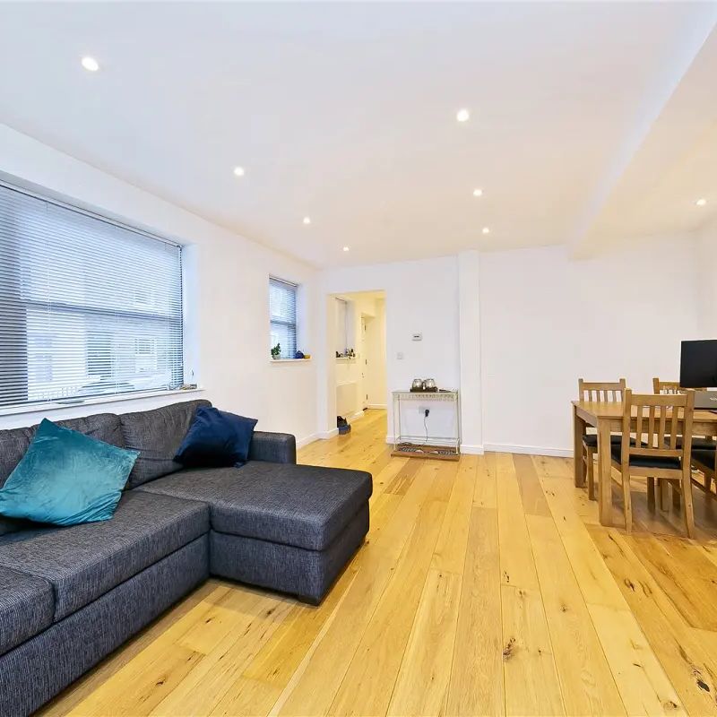 1 bedroom flat in Richmond - Photo 2