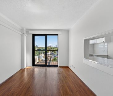 North facing top level apartment in charming leafy location - Photo 1