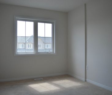 For Lease - 3 Butcher Crescent, Brantford, Ontario - Photo 3