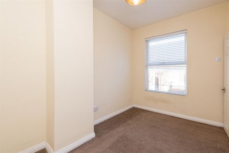 2 bed House - End Terrace To Let - Photo 2