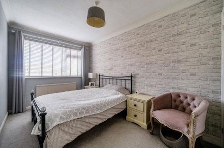 4 bedroom detached house to rent - Photo 3