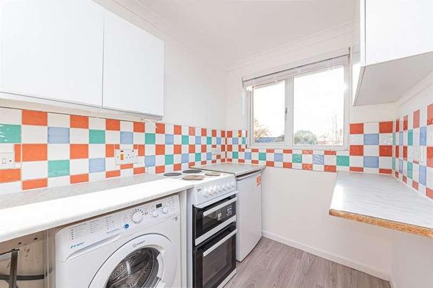 Medina Close, Woosehill, Wokingham, RG41 - Photo 1