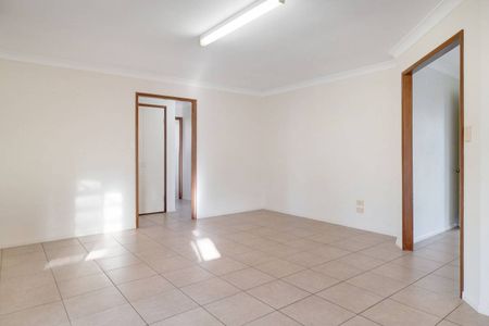 Charming Low-Set Home in a Prime Location - Photo 3