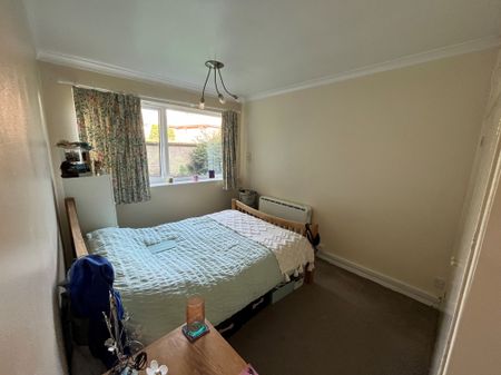2 bedroom apartment to rent Southwood Court, Pine Grove, Weybridge, KT13 - Photo 5