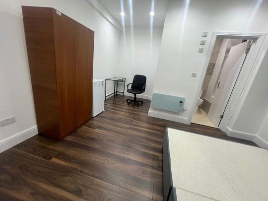 Studio to rent - Photo 1