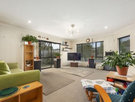 Four-bedroom family home with double garage – Manor Park, Lower Hutt - Photo 2