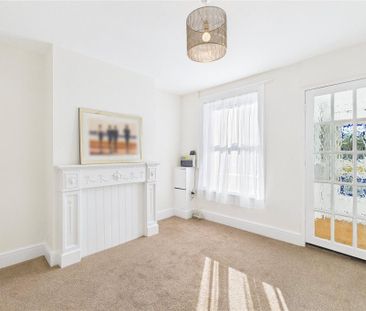 2 bedroom end of terrace house to rent - Photo 2