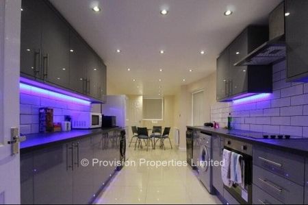 4 bed student properties Leeds - Photo 3