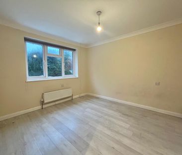 4 bedroom semi-detached house to rent - Photo 3