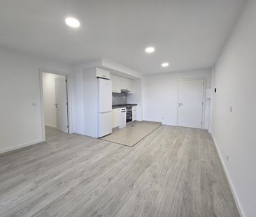 New 2 bedroom flat just a few minutes from the C.C. Wisteria! - Photo 1