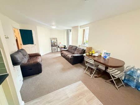 Sherborne Road, Yeovil, Somerset - Photo 3