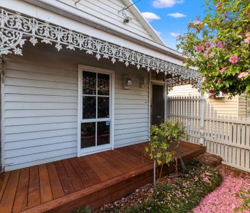 CLASSIC VICTORIAN CHARM - Photo 2