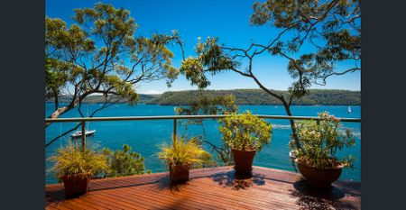 4 Bedroom Deep Waterfront Home - Photo 5