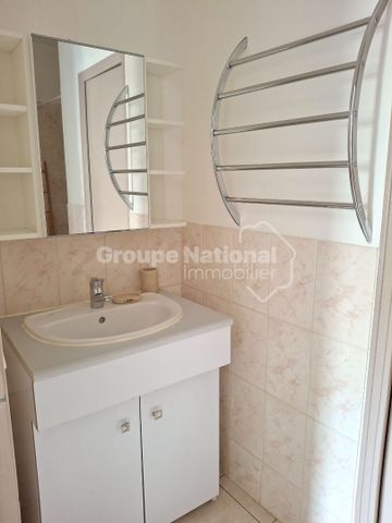 CHATEAURENARD centre, appartement type 2 meublé avec terrasse, - Photo 2