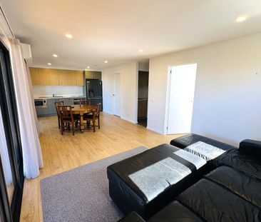 Modern Coastal Living with Water Views – White Beach - Photo 2