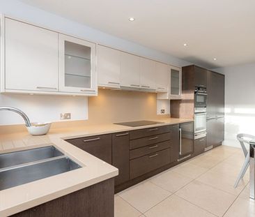 4 Bedroom House - Photo 2