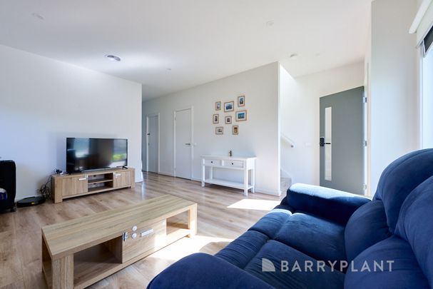 THREE BEDROOM TOWNHOUSE - Photo 1