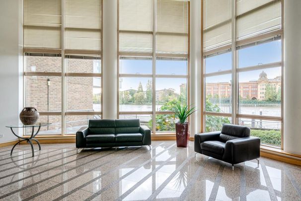 Manbre Road, Hammersmith W6 - Photo 1