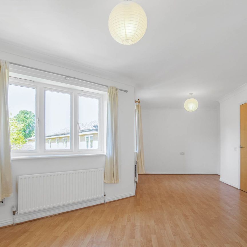 Price £2,250 pcm - Available 09/05/2026 - Unfurnished - Photo 1