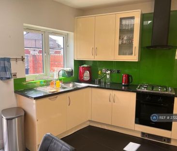 3 bedroom semi-detached house to rent - Photo 5