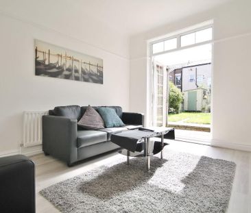 4 bedroom terraced house to rent - Photo 4