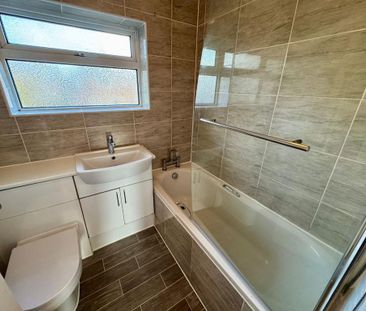 3 bedroom terraced house to rent - Photo 2