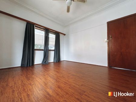 Neat & Tidy Family home in Blacktown CBD! - Photo 3