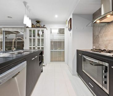 Stunning Family Home for Rent in Cranbourne West - Photo 2