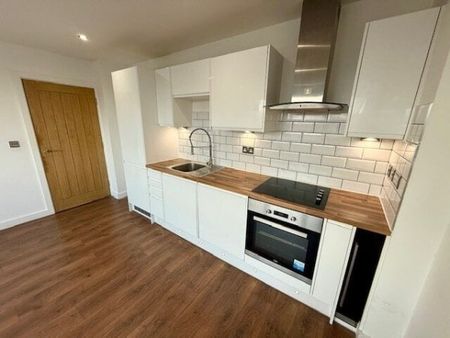 Carlton Square, Nottingham, NG4 - Photo 3