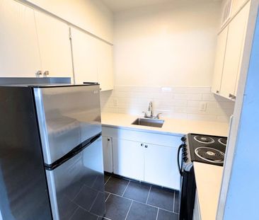 3.5 Available NOW – 175 Sherbrooke O - Photo 4