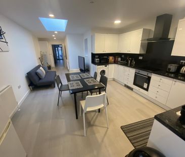 1 bedroom in a flat share to rent - Photo 6