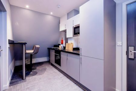 Premium 2 Bed Apartment - Photo 3