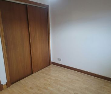 Flat to rent on - Photo 2