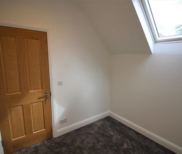 3 bed flat to rent in The Avenue, Bushey, WD23 - Photo 2