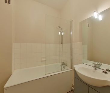 Location Appartement 2 pièces 49m² CHATELLERAULT 86100 - Photo 2